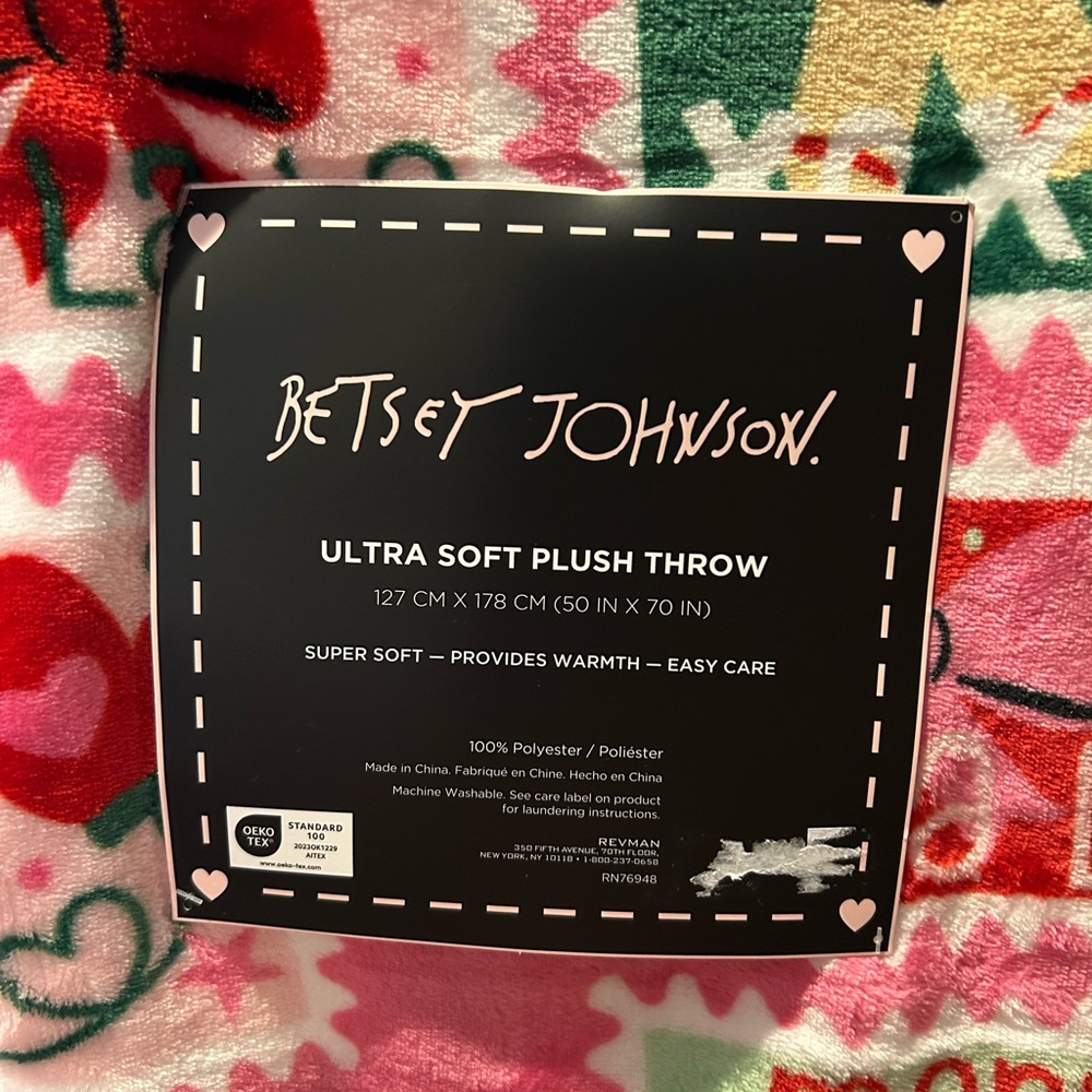 Betsey Johnson Ultra Soft Plush Throw blanket with a Christmas/Holiday pattern. - Picture 2 of 3